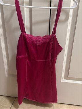 White House black market NWOT Fuchsia Lace Trim dress top with adj straps